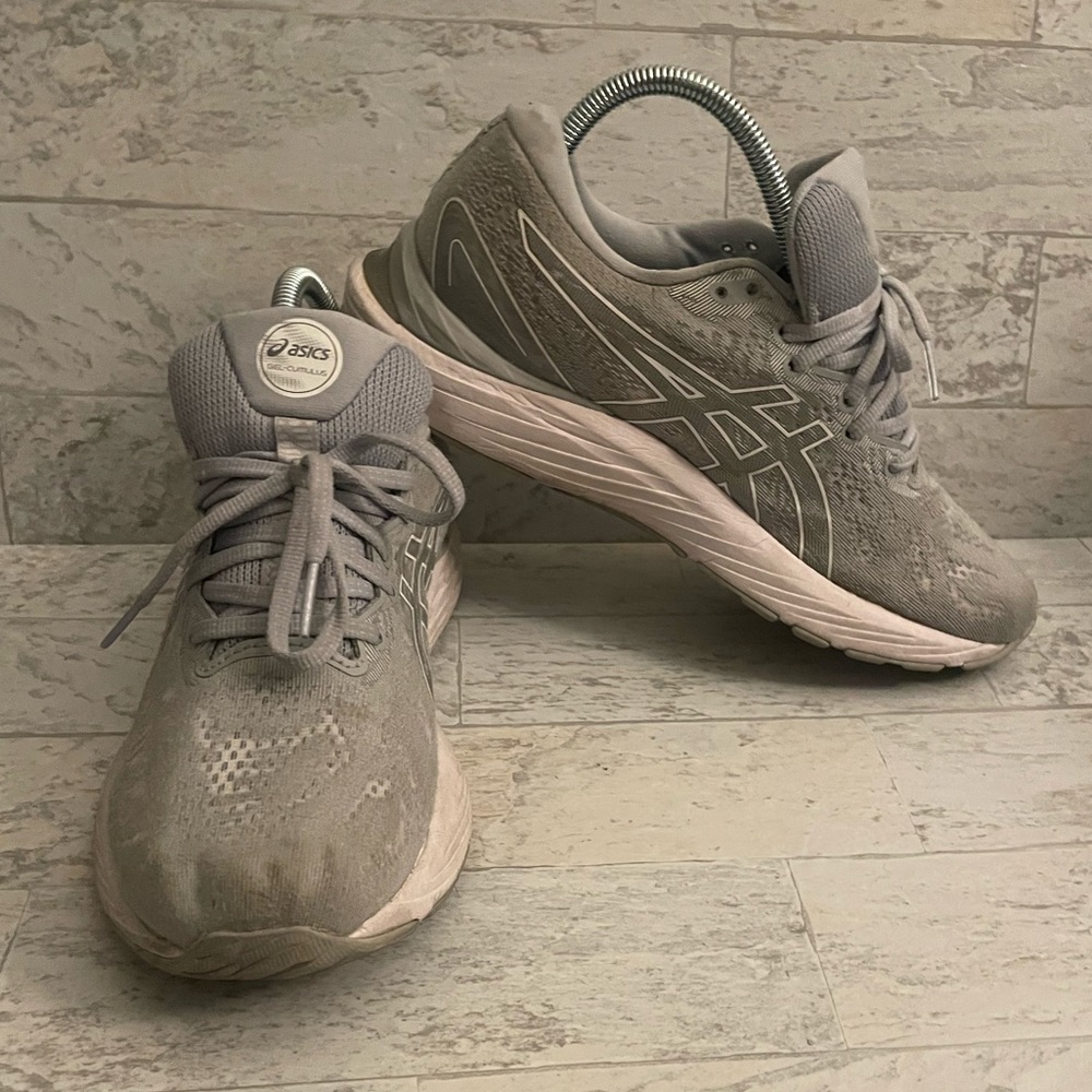 ASICS woman’s size 8.5, preowned good condition, no rips or tears